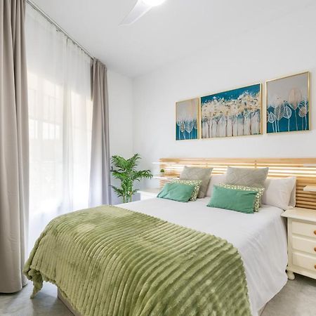 Wintowinrentals Apartamento De Lujo En Medio De Puerto Marina. بينالماذينا المظهر الخارجي الصورة