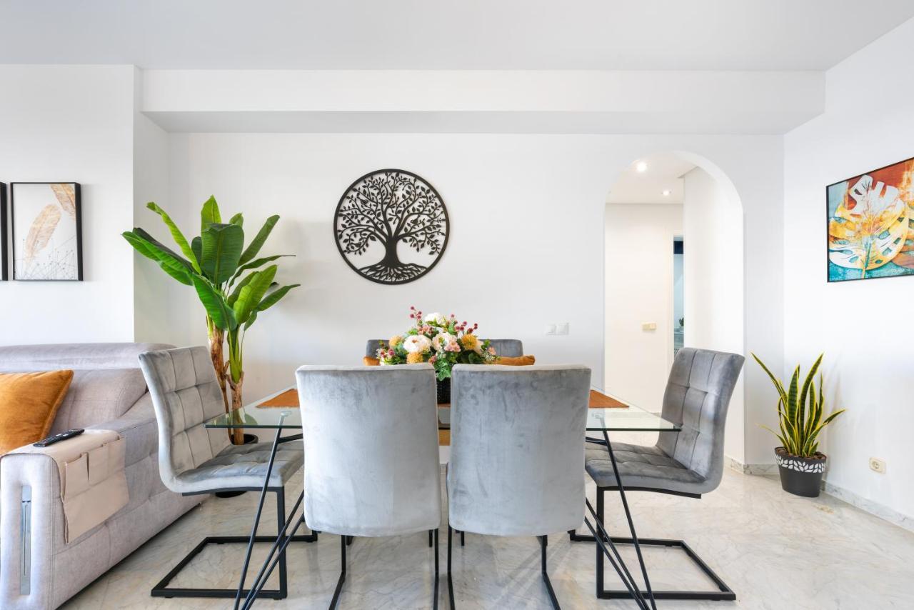 Wintowinrentals Apartamento De Lujo En Medio De Puerto Marina. بينالماذينا المظهر الخارجي الصورة