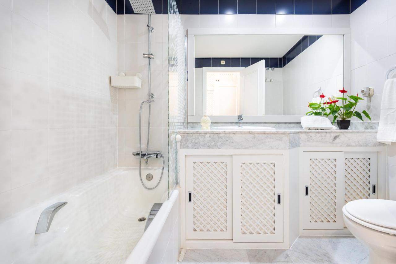 Wintowinrentals Apartamento De Lujo En Medio De Puerto Marina. بينالماذينا المظهر الخارجي الصورة