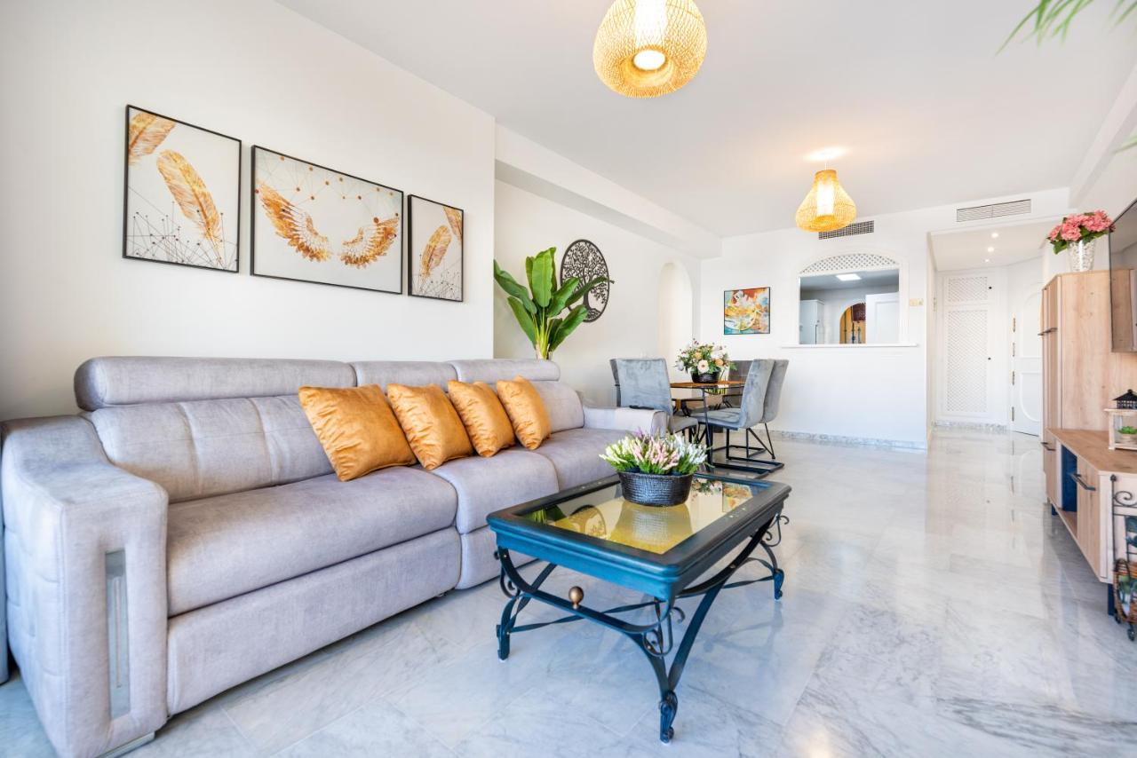Wintowinrentals Apartamento De Lujo En Medio De Puerto Marina. بينالماذينا المظهر الخارجي الصورة