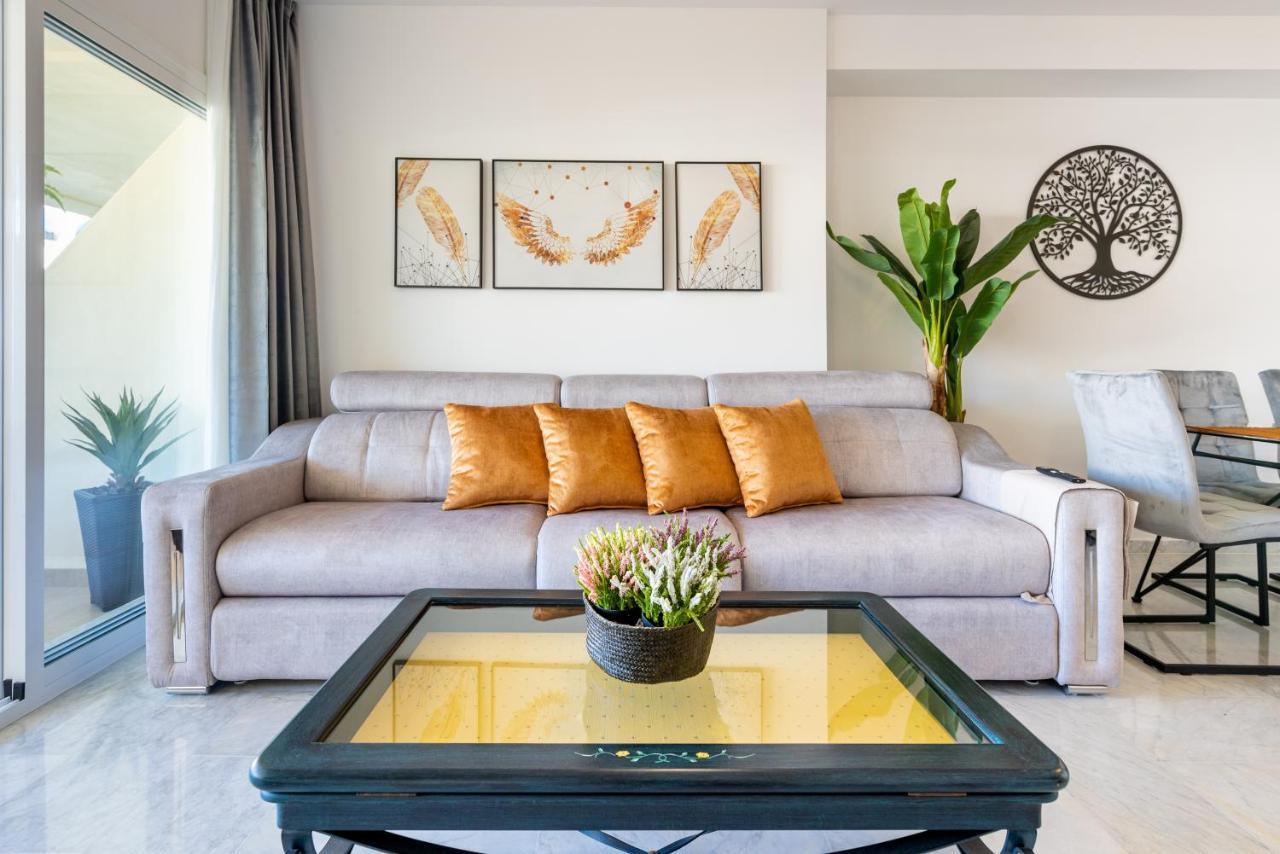 Wintowinrentals Apartamento De Lujo En Medio De Puerto Marina. بينالماذينا المظهر الخارجي الصورة