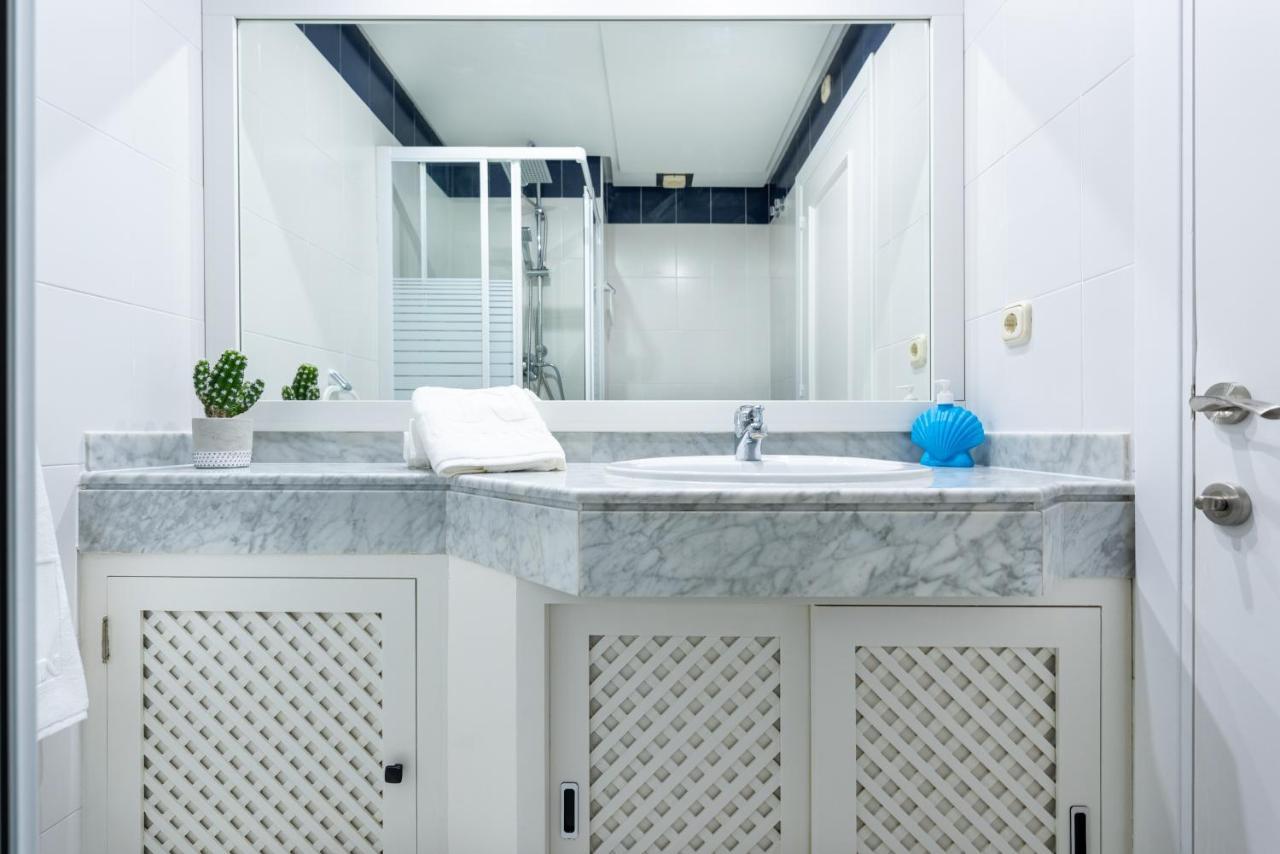 Wintowinrentals Apartamento De Lujo En Medio De Puerto Marina. بينالماذينا المظهر الخارجي الصورة