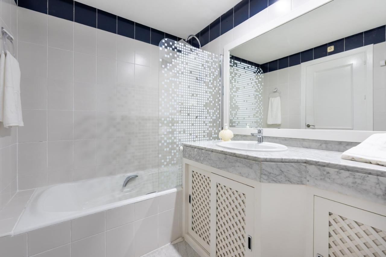 Wintowinrentals Apartamento De Lujo En Medio De Puerto Marina. بينالماذينا المظهر الخارجي الصورة
