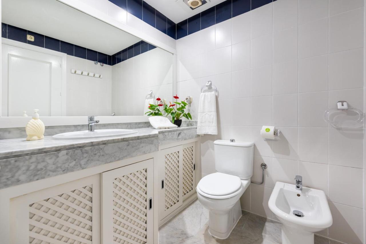 Wintowinrentals Apartamento De Lujo En Medio De Puerto Marina. بينالماذينا المظهر الخارجي الصورة