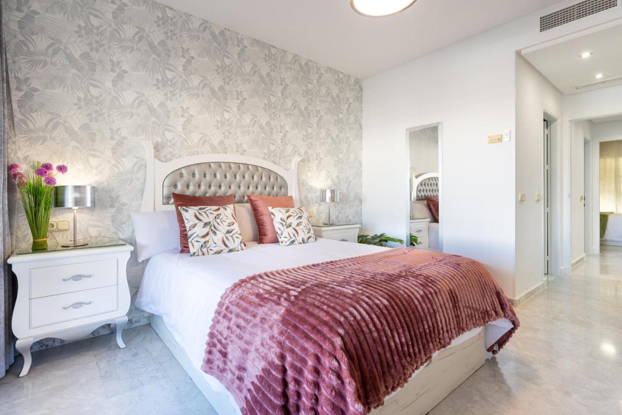 Wintowinrentals Apartamento De Lujo En Medio De Puerto Marina. بينالماذينا المظهر الخارجي الصورة
