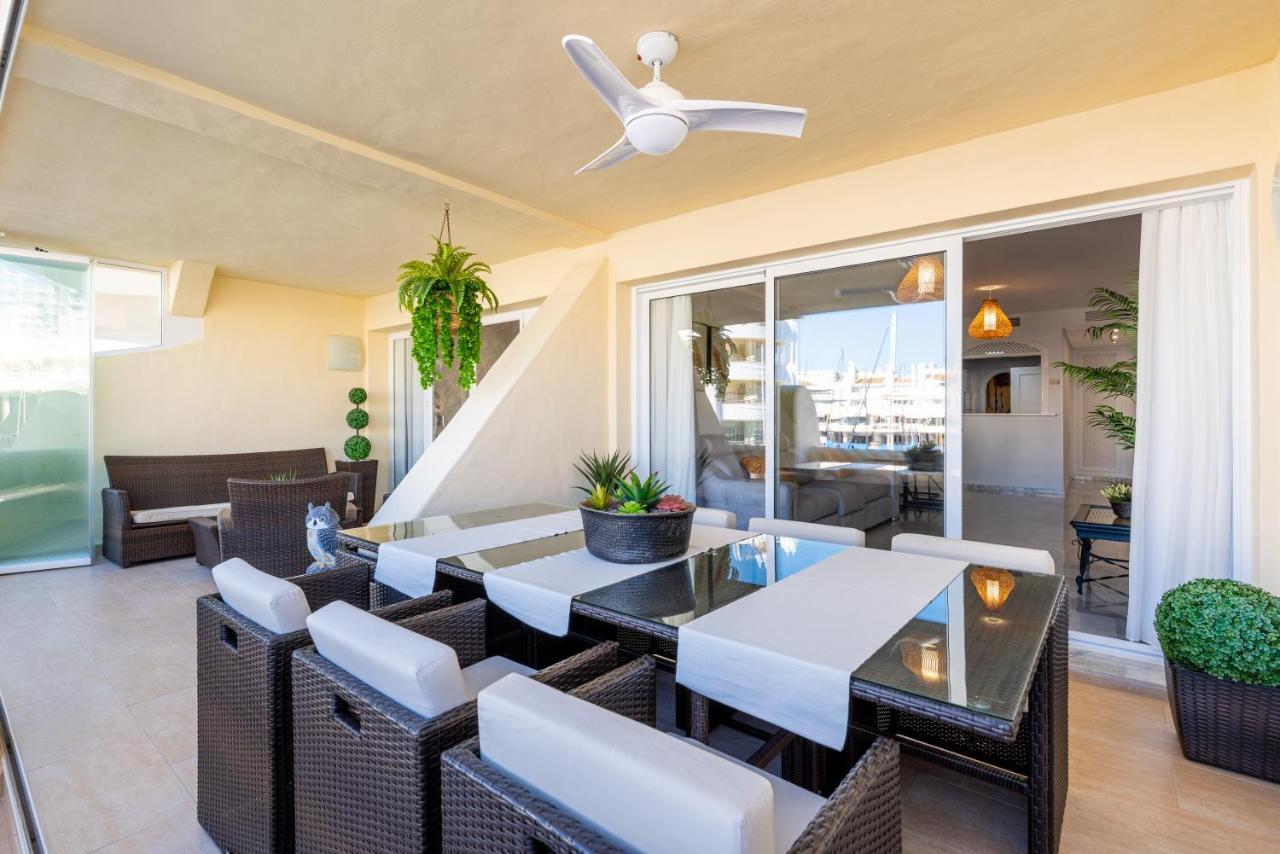 Wintowinrentals Apartamento De Lujo En Medio De Puerto Marina. بينالماذينا المظهر الخارجي الصورة