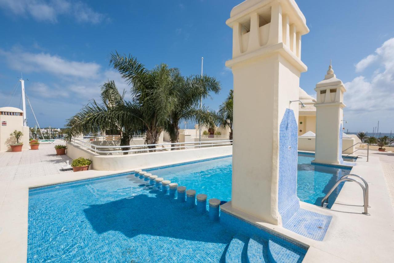 Wintowinrentals Apartamento De Lujo En Medio De Puerto Marina. بينالماذينا المظهر الخارجي الصورة